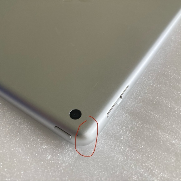 Apple iPad 9.7 6th Gen Tablet (A1893) - Picture 3 of 4